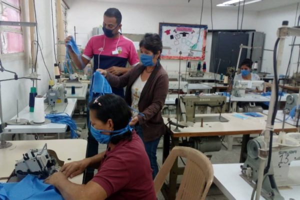 Inces promueve fabricación artesanal de tapabocas en 16 estados