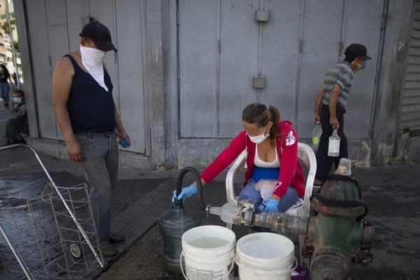 El suplicio por agua y combustible obliga a desafiar una «cuarentena con hambre»