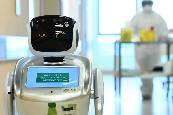 Los robots cuidan a los enfermos de coronavirus en Italia