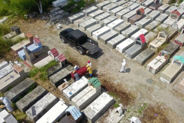 Guayaquil se quedó sin lugar para enfermos y muertos, dice su alcaldesa