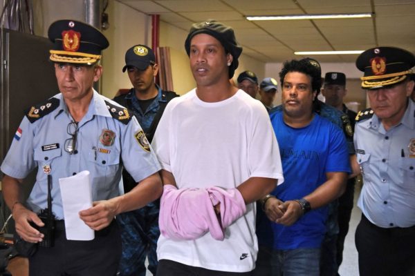 Ronaldinho Gaúcho cumple el lunes un mes de prisión en Paraguay