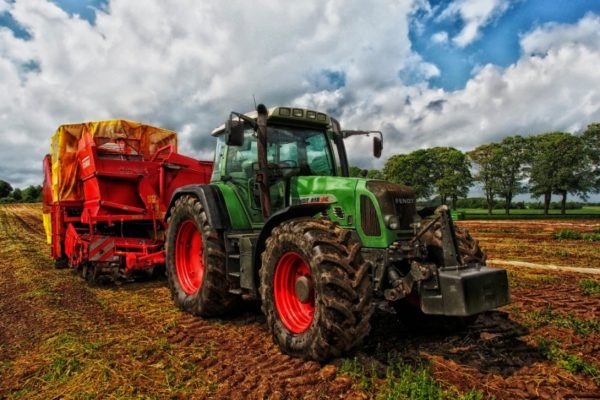 Fedenaga: Más de 15.000 tractores están parados por falta de diésel
