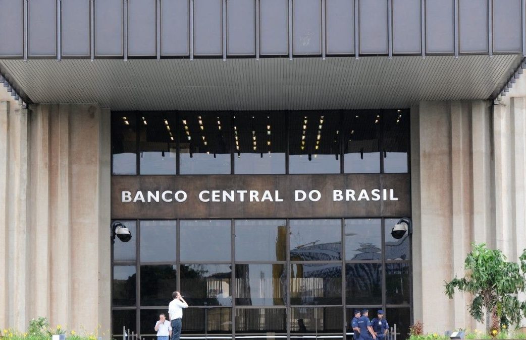 Banco Central de Brasil mantiene la tasa de interés en un 15% por tercera vez consecutiva