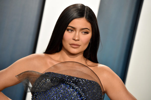 Forbes le quita el título de «billonaria» a Kylie Jenner por sus «mentiras»