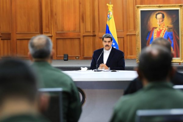 Maduro pide acuerdo humanitario a la oposición sin Guaidó y anuncia viaje a China