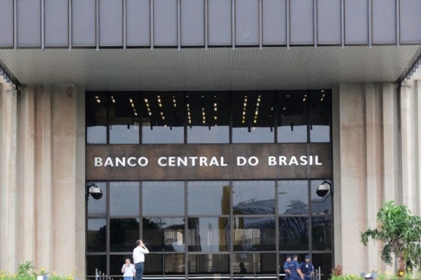 Brasil eleva la tasa básica de interés hasta el 15% anual, la más alta en 19 años