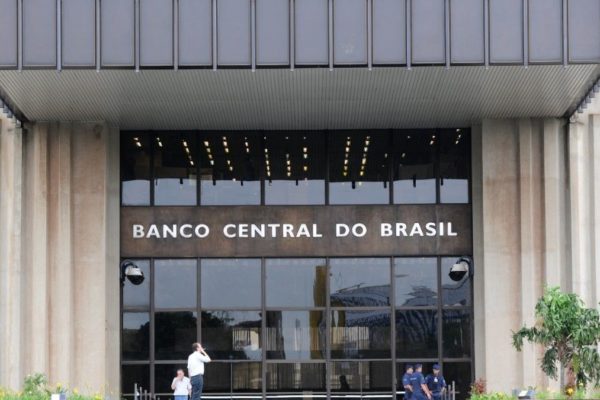 Banco Central de Brasil asegura que seguirá bajando las tasas de interés pero con «moderación»