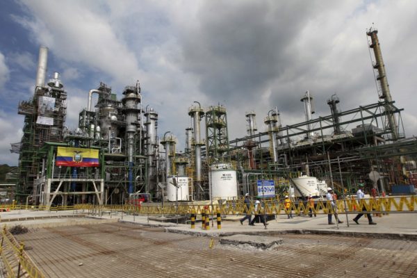 Petroamazonas recupera producción de pozos tras rotura oleoductos en Ecuador