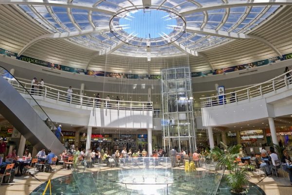 Ventas en centros comerciales subieron 40% en el primer semestre a pesar del «estancamiento» económico