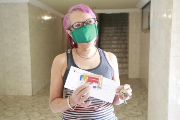 Banco de Venezuela realizó entrega de tarjetas de débito a pensionados en sus hogares