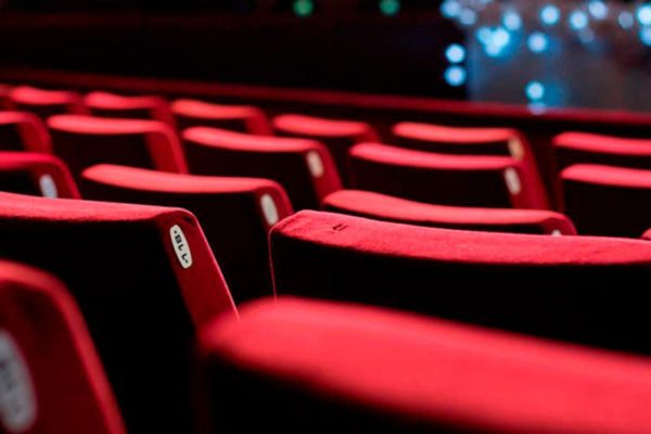 Salas de cine podrían reabrir en diciembre con entre 40% y 50% de aforo