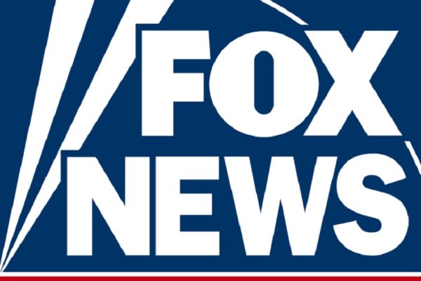 Fox News se disculpa por mostrar vinculación de alzas bursátiles con crímenes racistas