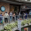 Mucha gente y pocas compras en centros comerciales reabiertos en Venezuela