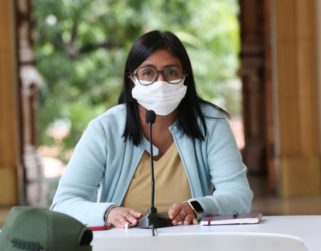 Venezuela y Cuba revisan sus relaciones económicas en Caracas