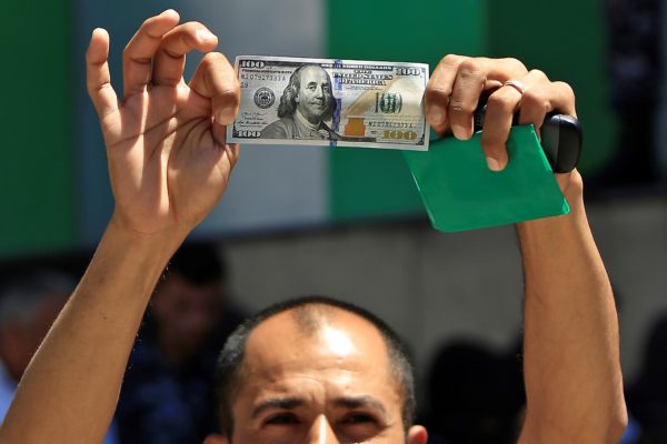 Dólar bancario subió hasta Bs.197.515,01 y supera al paralelo en más de Bs.4.000