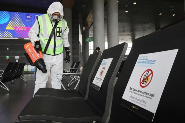 Aeropuerto de Bogotá adopta medidas de bioseguridad para una eventual reapertura