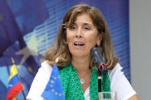 Cancelación de vuelos retrasa expulsión de embajadora de la UE en Venezuela hasta el #04Jul