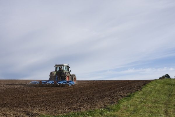 Retroceso de medio siglo: Agricultores piden eliminación de impuestos a insumos y bienes de capital