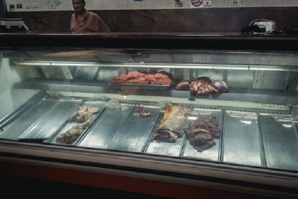 Crisis dispara comercio informal de carne y déficit de consumo de proteínas llega a 65%