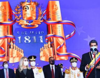 Maduro ascendió en un solo acto a 1.176 generales y almirantes