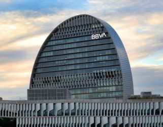 Bancos españoles buscan fusiones para protegerse del #Covid19 y la nueva competencia