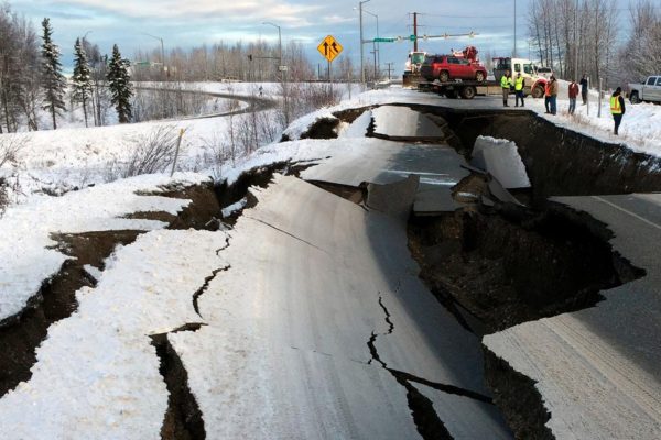 Un terremoto de 7,8 en las costas de Alaska provocó una alerta de tsunami