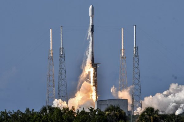 SpaceX lanzó al espacio el satélite militar surcoreano ANASIS-II