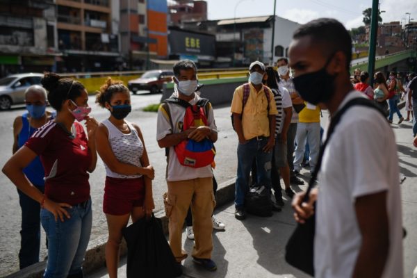 El micromecenazgo, la «opción preferida» por los venezolanos ante un sistema de salud colapsado