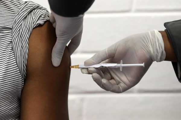 Vacuna contra COVID-19 desarrollada por China mostró efectividad de 50,38% en Brasil