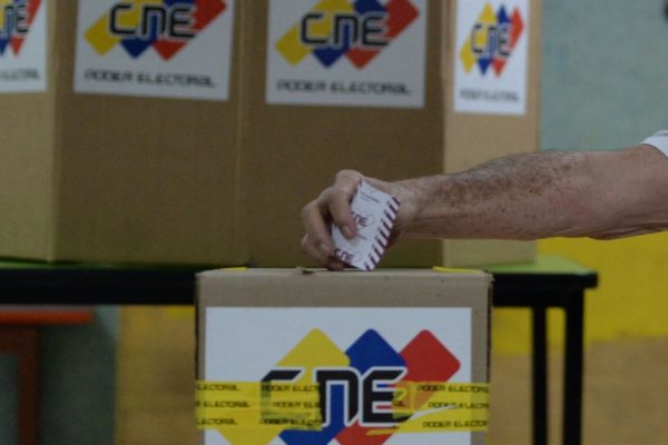 60% de los venezolanos están dispuestos a votar, según Datanálisis