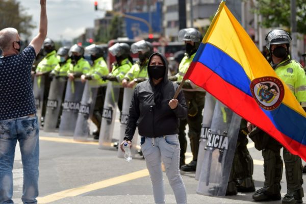 Detenidos 12 manifestantes en vísperas de nueva jornada de protestas en Colombia