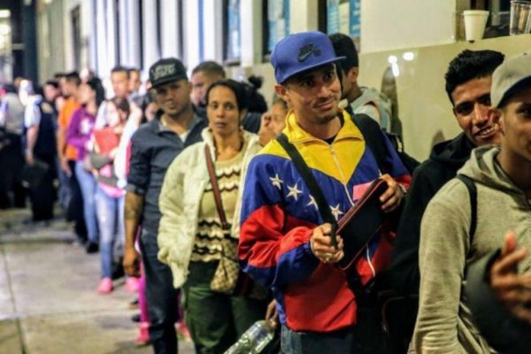 Migrantes venezolanos causan impacto fiscal positivo del 0,08% en el PIB anual de Perú