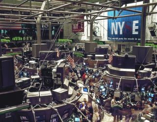 Wall Street abre con pérdidas y el Dow Jones baja 0,86% lastrado por tecnológicas