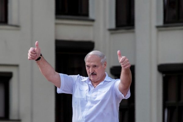 Bielorrusia: Lukashenko se radicaliza mientras multitudes le piden que se vaya