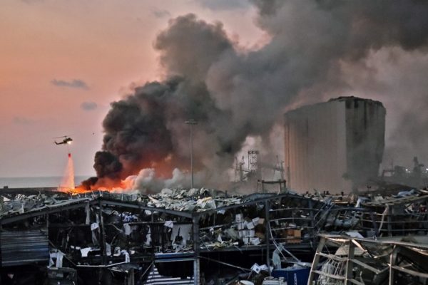 Retiran del puerto de Beirut el equivalente al peso de la Tour Eiffel en escombros