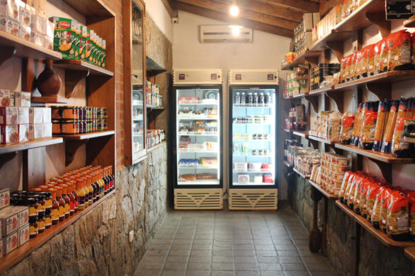 Comerciantes de La Guaira denuncian que los bodegones «son una política de Estado»