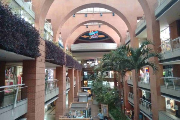 Para evitar aglomeraciones: Centros comerciales piden ampliar horarios de operatividad