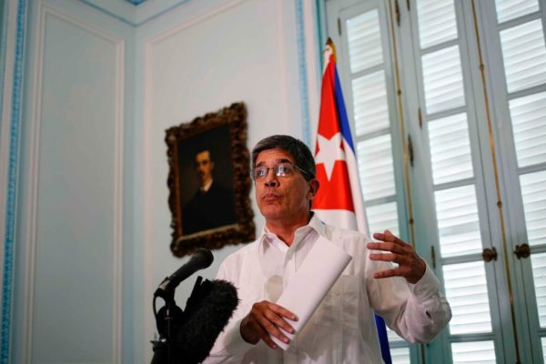 Cuba considera «electoralista» suspensión de vuelos chárter privados de EE.UU