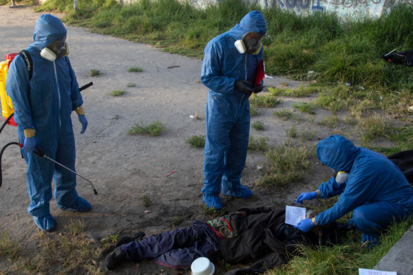 Ecuador activa escuadrones «COVID» para evitar un nuevo caos mortuorio