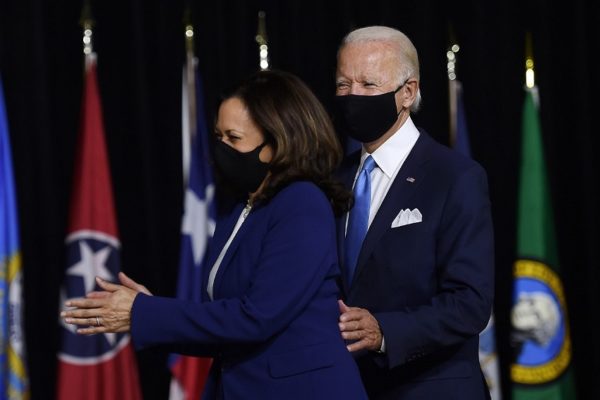 Biden y Harris prometen arreglar el «desastre» de Trump y ajustar cuentas con el racismo