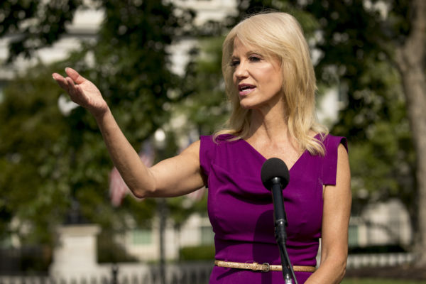 La asesora de Trump Kellyanne Conway anuncia que deja la Casa Blanca