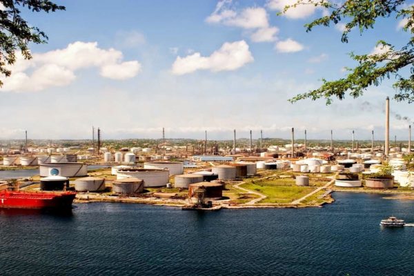 Refinería de Curazao llega a acuerdo con petrolera SPS para almacenar crudo en su terminal