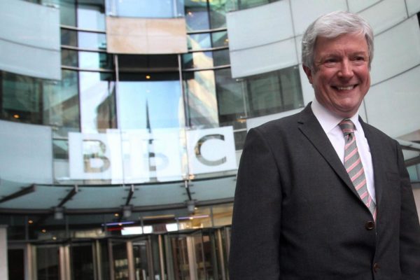 Tony Hall: La BBC debe hacer más para favorecer la diversidad