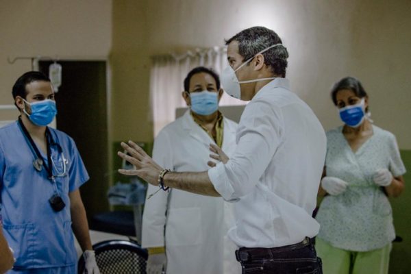 Guaidó anuncia inicio del segundo pago de US$100 a trabajadores de la salud