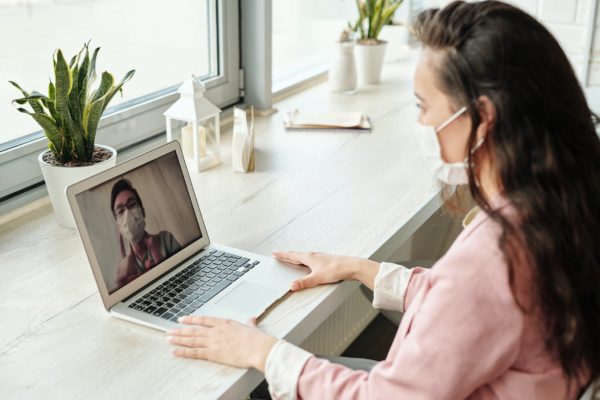 Estudio: ¿Por qué Zoom o Skype no sustituirán a los viajes de negocios?