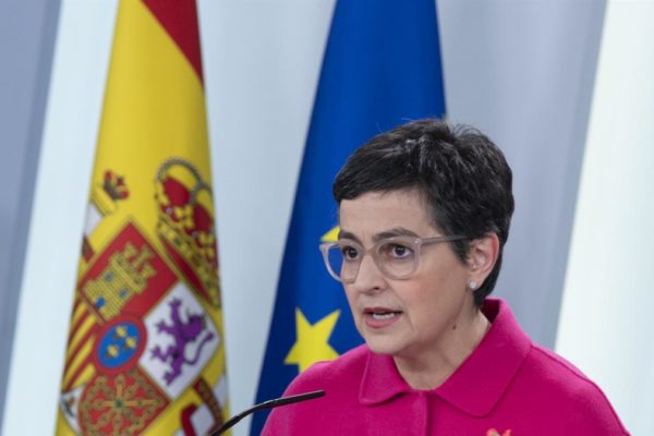 Ministra de Exteriores española pide a Maduro trato respetuoso en la relación