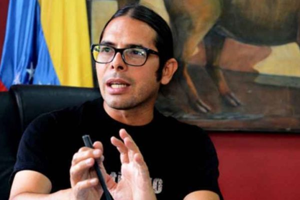 Ministro de Comunicación desmiente que Venezuela volverá al sistema 7+7