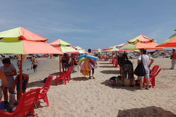Conozca los precios acordados de toldos y estacionamientos en las playas de La Guaira