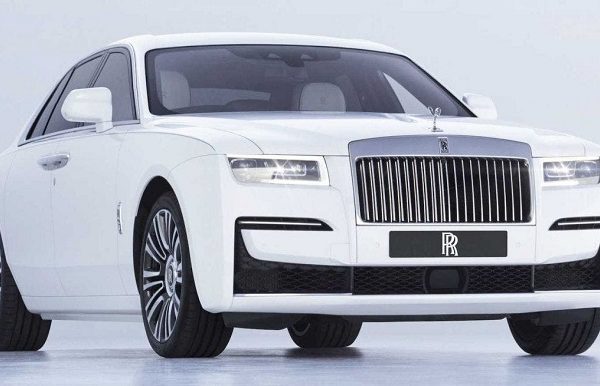 Rolls-Royce lanza nuevo modelo «Ghost» para enfrentar la crisis