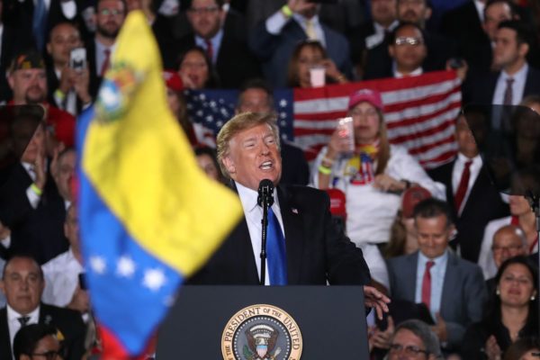 Trump acusa a demócratas de querer convertir a EE.UU en Cuba o en la Venezuela socialista
